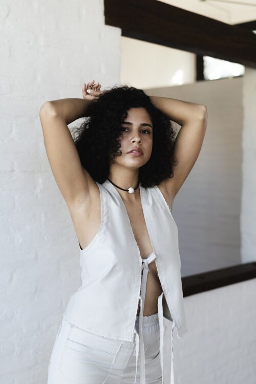 Gargantilla de cuero y cerámica